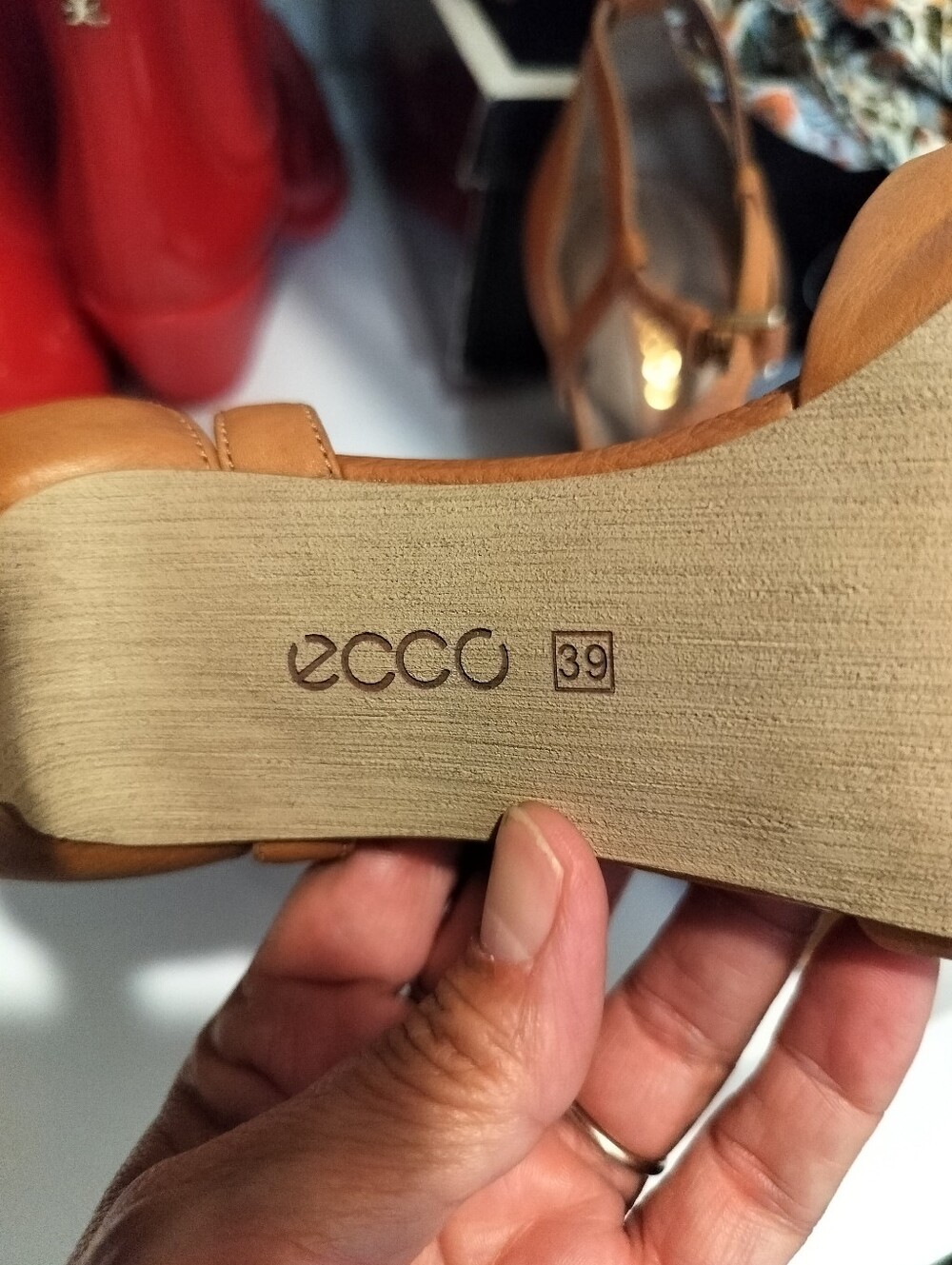 ECCO Women's 39/8-8.5 Shape 65 Tan Leather T-Strap Heeled Sandals - Picture 2 of 11